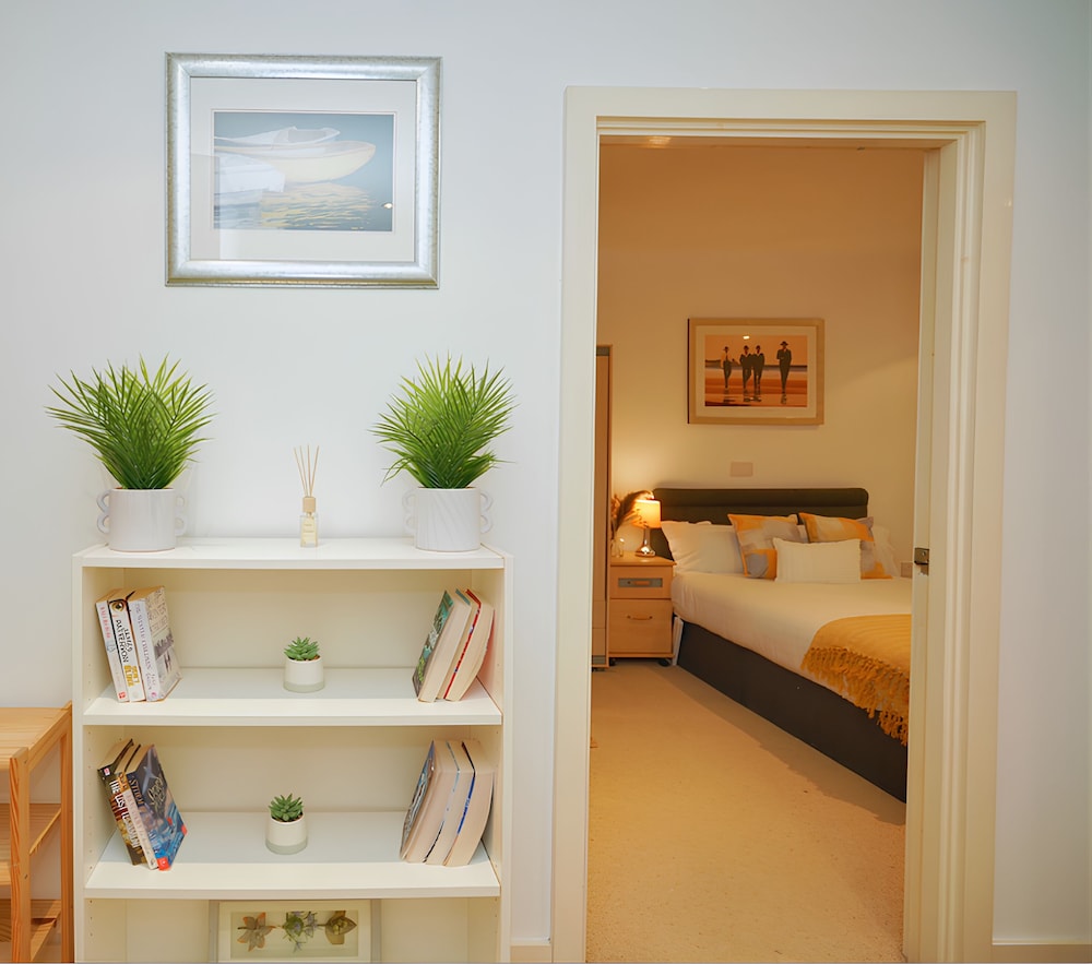 2 Bed Flat - Sleeps 6 - Parking - Wifi