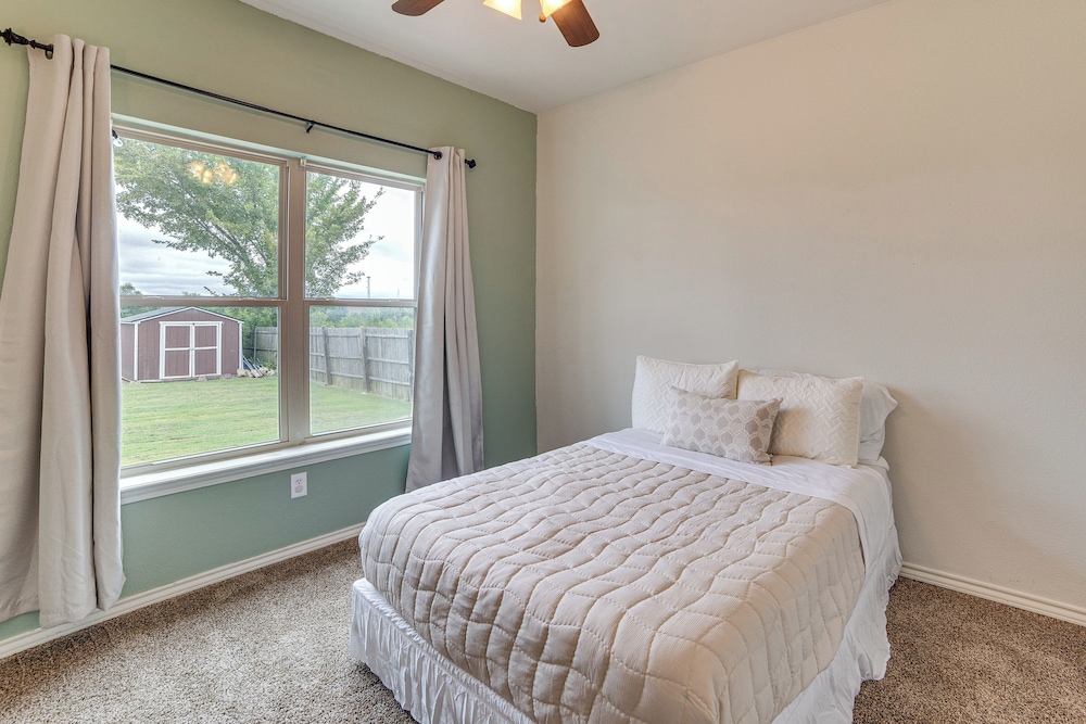 10 Mi to Lake Tawakoni: Family Wills Point Getaway