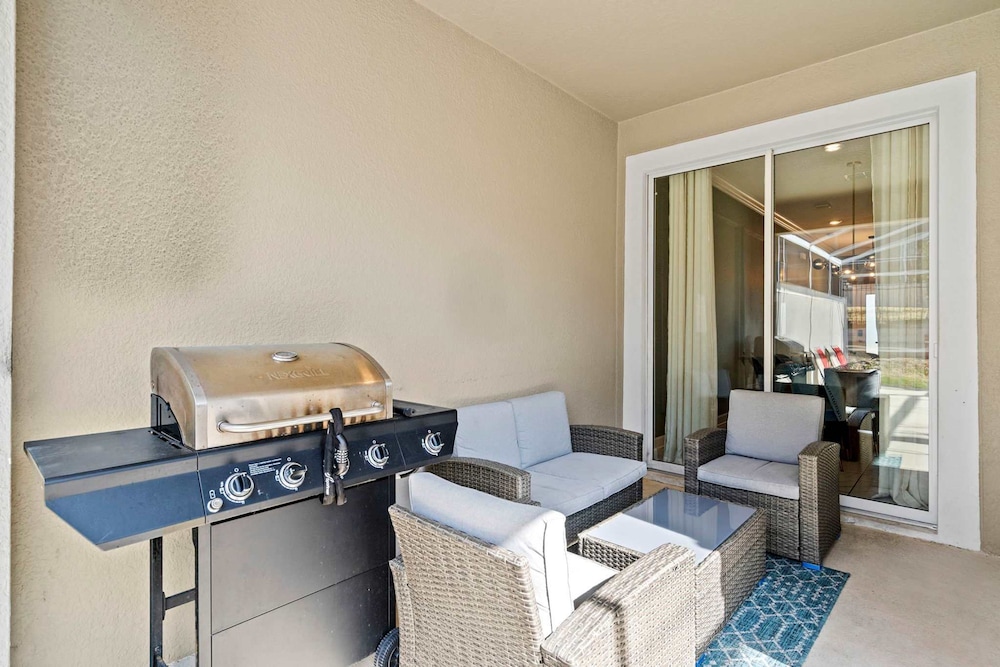 Chic 4BR Home With Mickey Star Wars Rooms