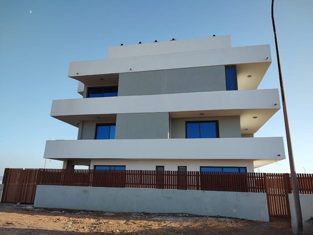 Joli Beach House - Spacious Ground Floor T2 Apartment