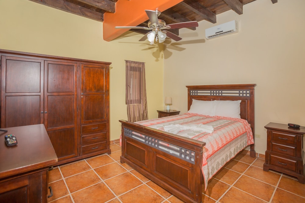 Caribbean Breeze 6b 2 Bedroom Condo by RedAwning view 2