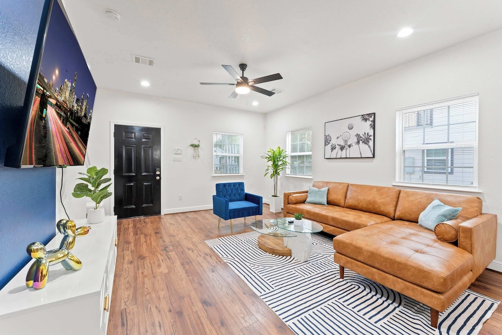 NRG Medcenter 4BD 4 5BA w Fencedyard Washerdryer