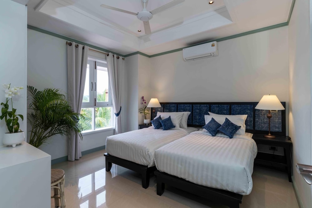 4Bed PoolVillaSteps from the Beach KBR34
