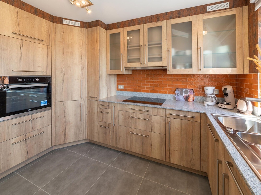 Spacious Getaway Near Spa F1
