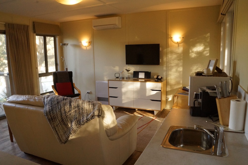 Gisborne Peak Winery Cottages