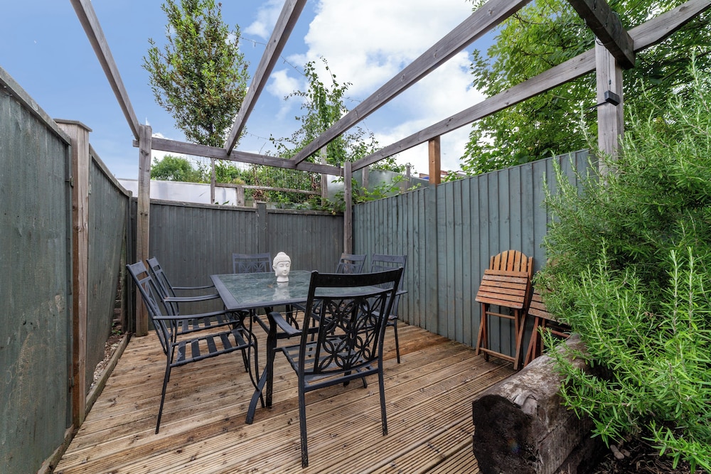 outdoor bbq area