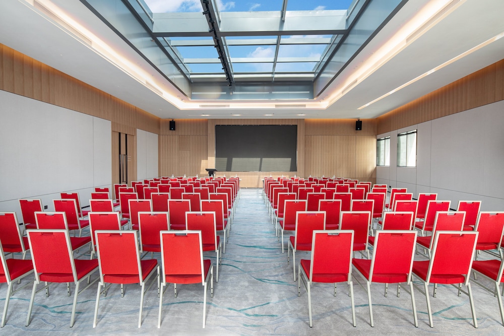 Holiday Inn Shanghai Nanjing Road by IHG 43