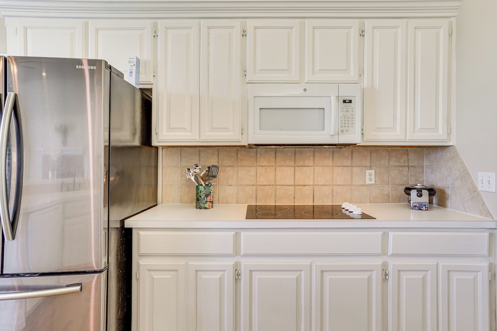 < 1 Mi to Oak Tree National: Cozy Getaway!