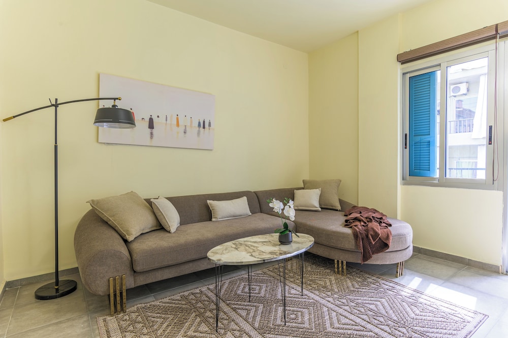Slate - 2Br Apt W Balcony in Mar Mikhael