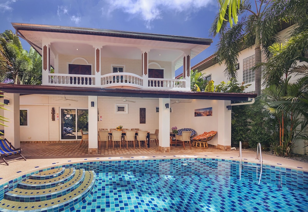 Villa Waree Near City and Beach