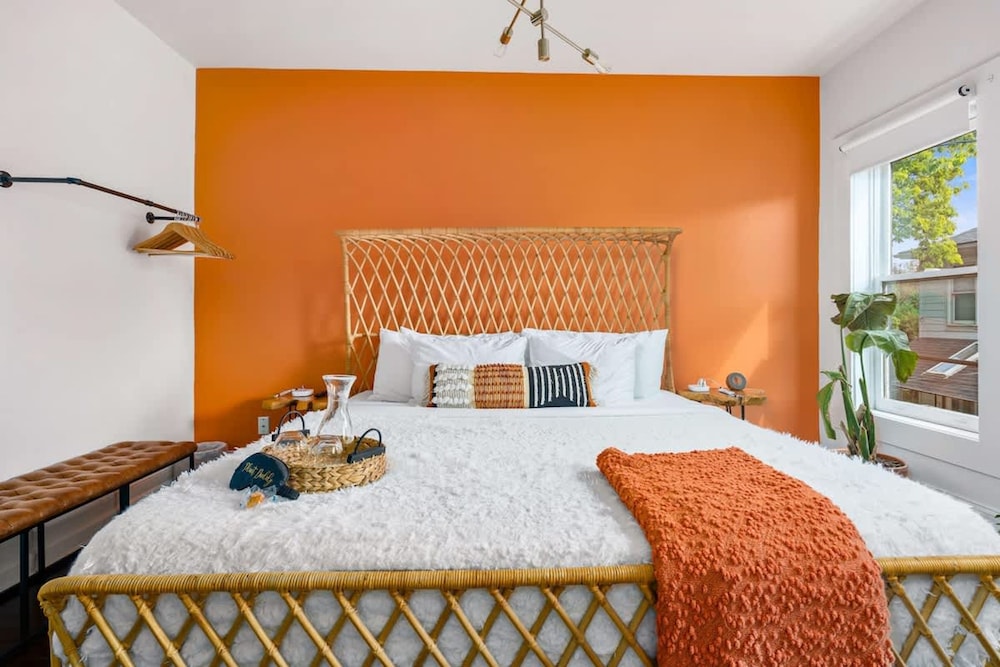 Short North Convention King Bed Parking Free