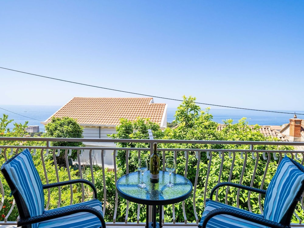 Apartments Stella - Three-bedroom Apartment With Balcony and Terrace