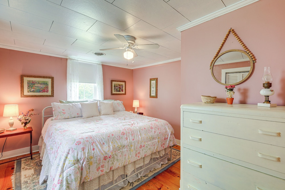 Near Blue Ridge Parkway: Galax Home w/ Mtn Views!