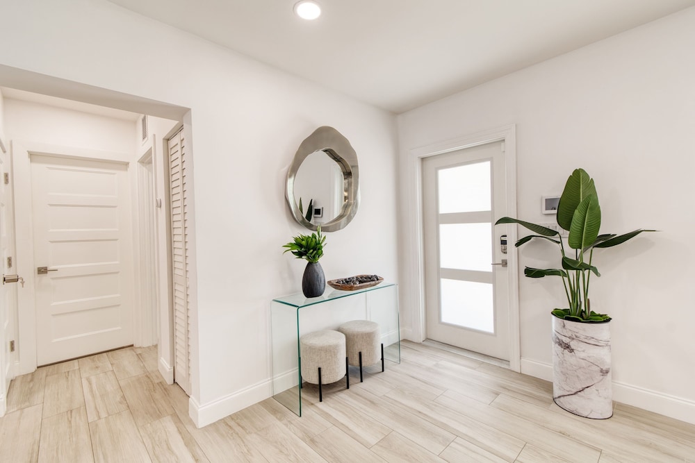 Turtle Nest by Avantstay Near Downtown Beaches - Chic FL Escape