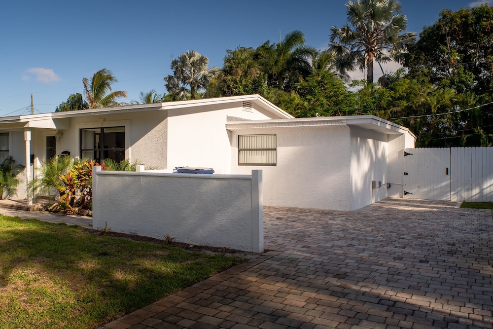 Spacious 3BR Home 2 Baths Amazing Pool Area