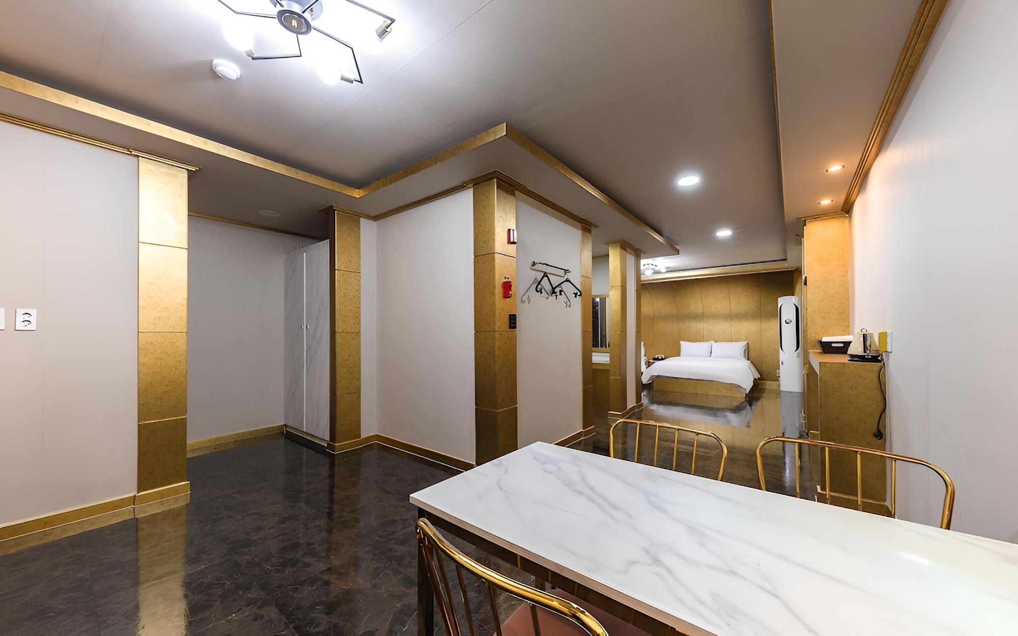 Gunsan THE Bridge Hotel view 5