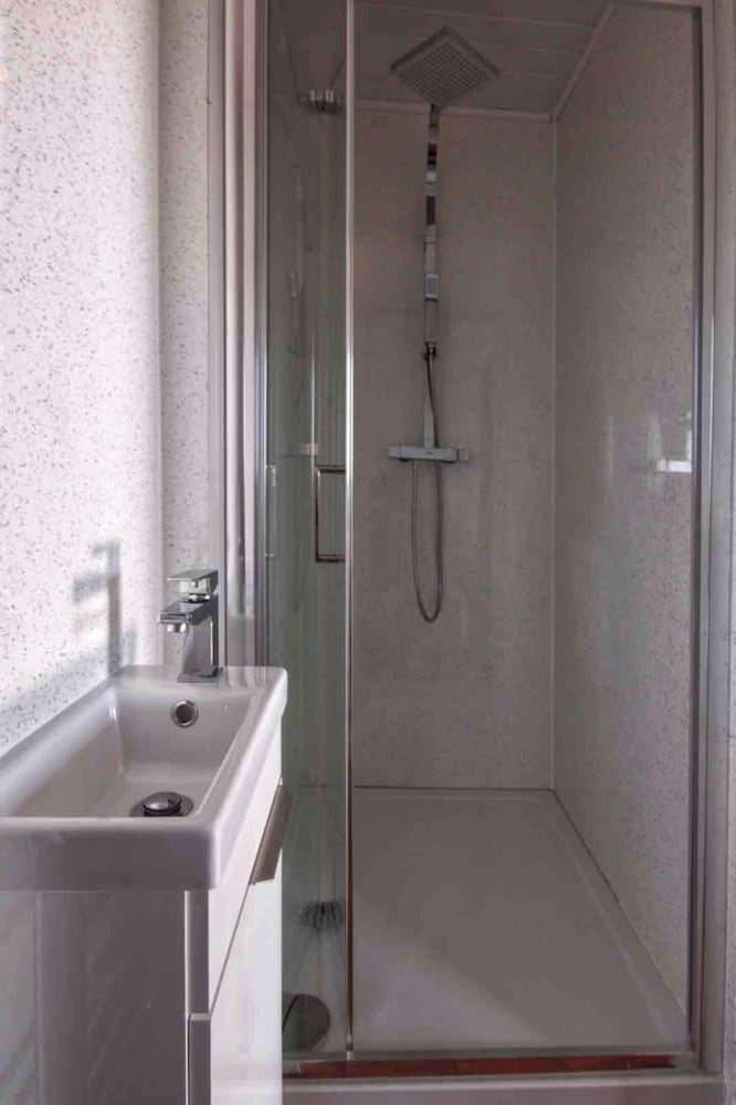 Paulton - Sleeps 2 - Petfriendly - Hottub - Garden