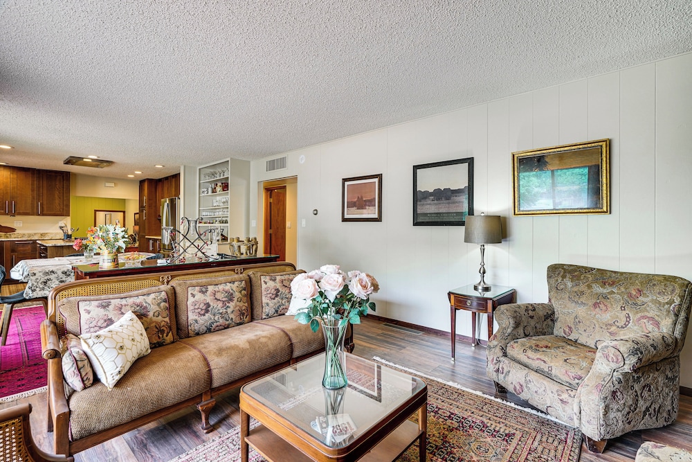 Quiet Home w/ Garden ~ 7 Mi to Patagonia Lake! view 2