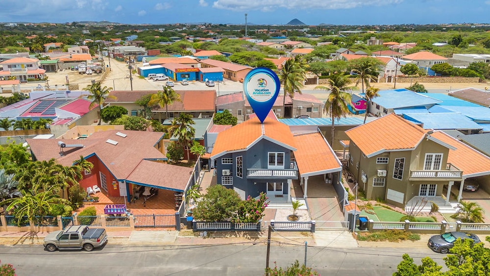 Renovated 4br2ba w Private Pool in Prime Location