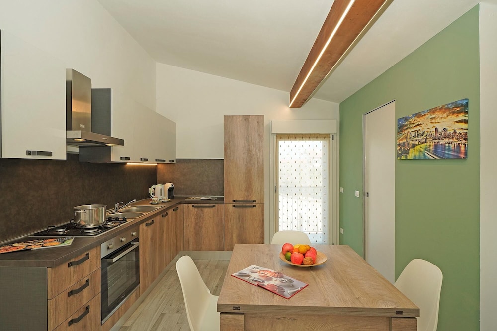 Al 54 apt in Raffa view 5