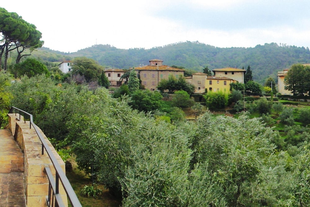 Villa in Tuscany With Vineyard Views
