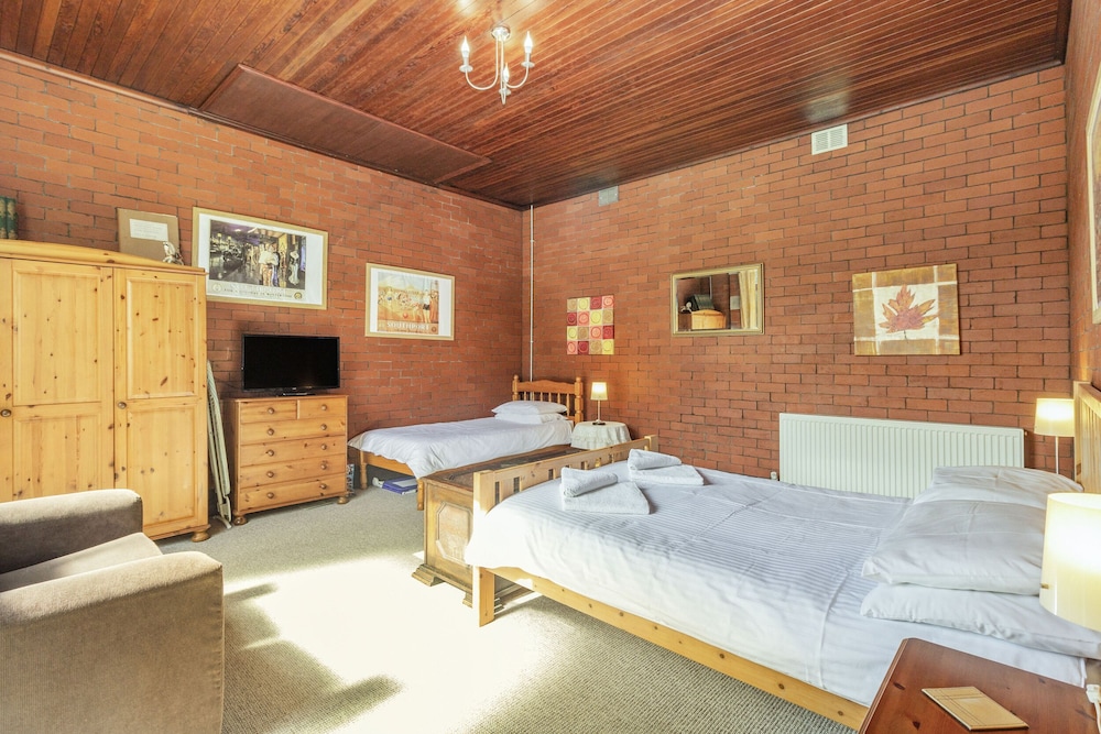 Southport Vacations - Southport Coach House - Property Image 8