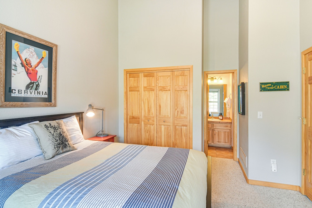 Spacious Fraser Duplex w/ Fireplace & Scenic Views