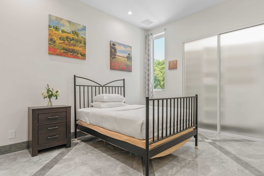 Luxe LA Escape w/ Pool, Views & Game Room Alta Vista Estate by Avantstay