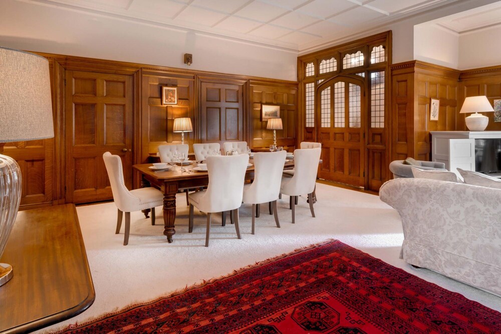 Richmond Place - Apartment in Private Mansion