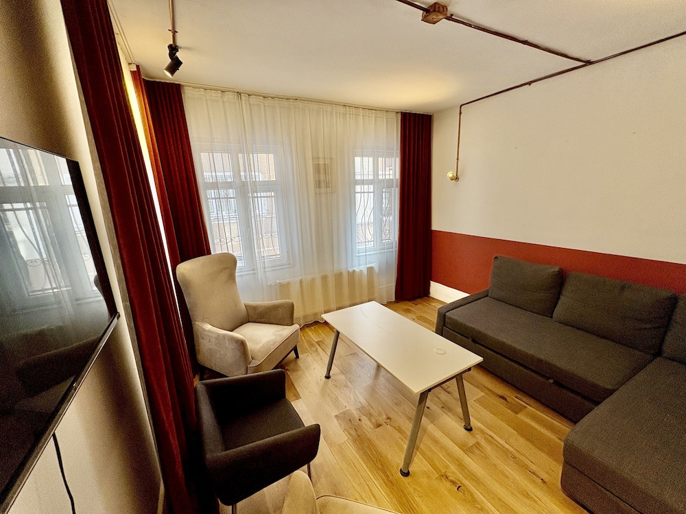 Galata Port Flats Chakra 1