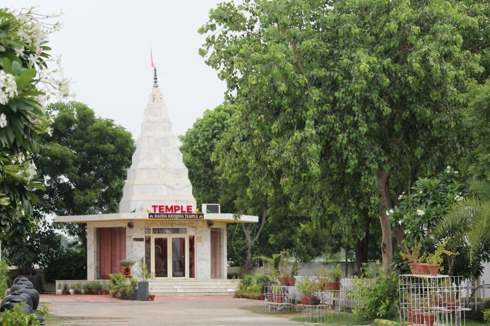 Elegance Resort