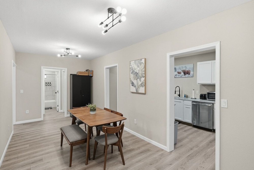 Spacious 4BR Gem Family-friendly Near Downtown