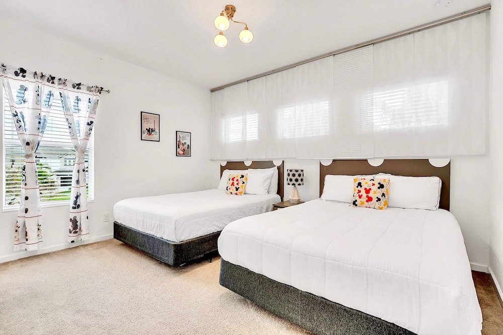 Upstay Lakefront Home w Pool, Game Room and BBQ