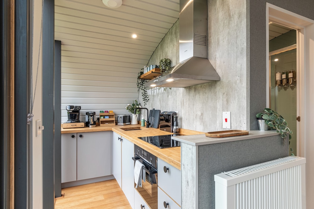 Sustainable Pod on Old Chalford Farm
