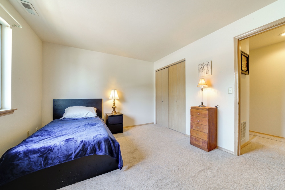 Walk to Hiking Trails: Renton Home w/ Fenced Yard!