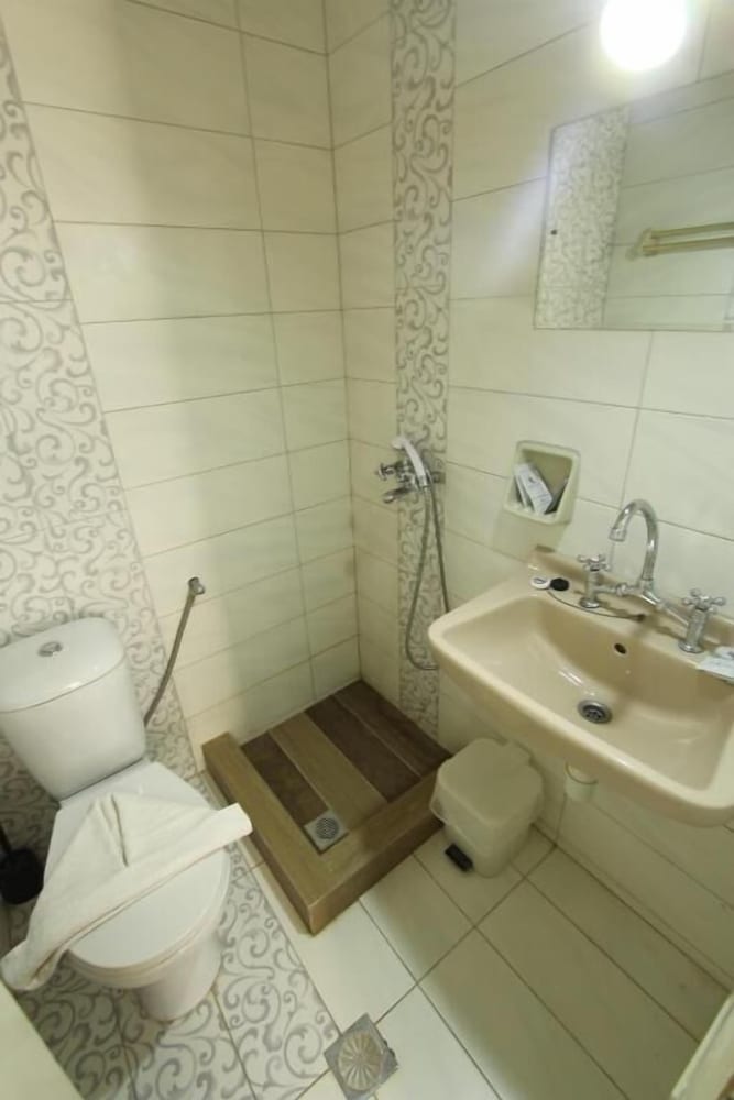 Avra Paradise Aparthotel