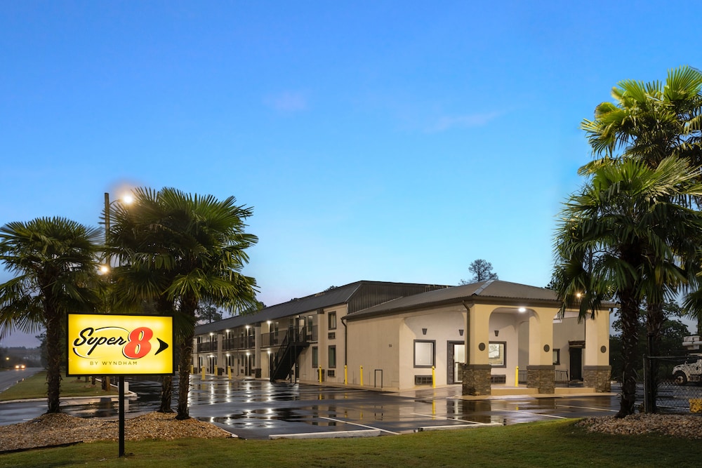 Perry Vacations - Super 8 by Wyndham Perry GA - Property Image 10