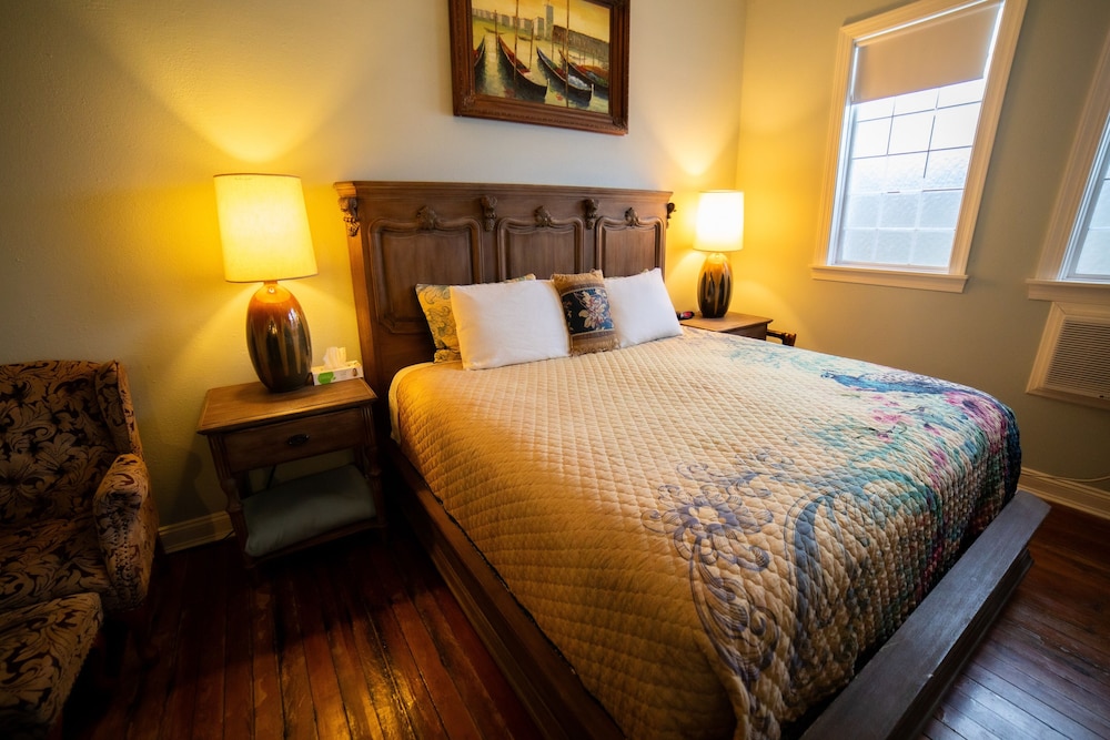Oak Tree Hotel