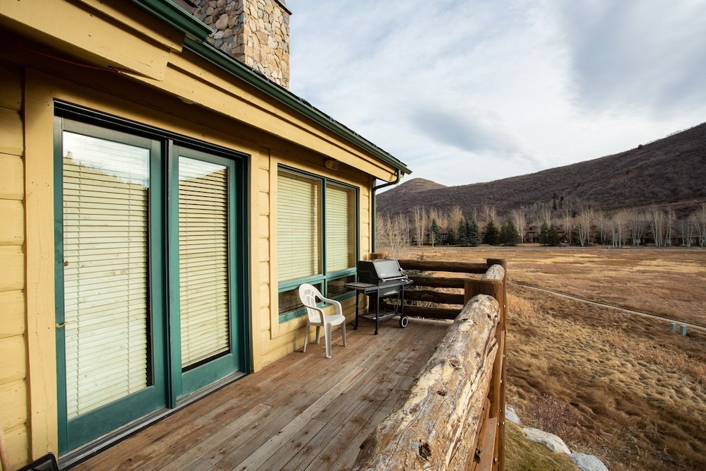 Bristlecone at Deer Valley Resort - Three Bedroom Condo with Loft and Hot Tub #504 3 Condo