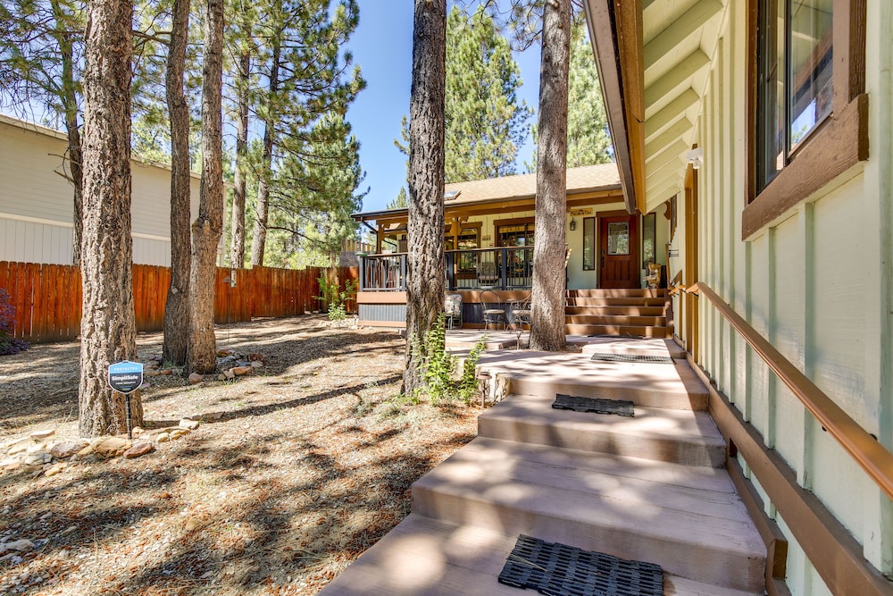 Central Big Bear Lake Retreat w/ Private Hot Tub!
