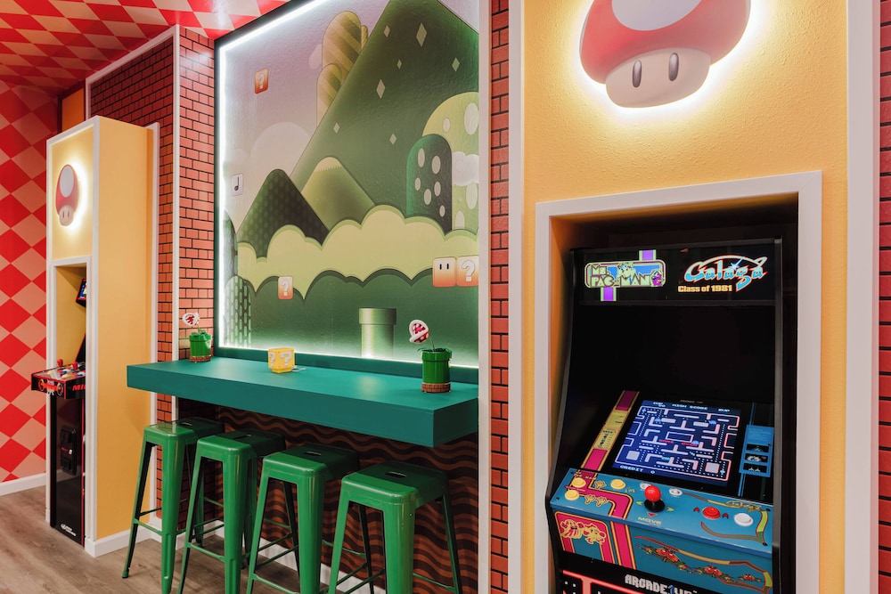 Stunning 8BR Pool Gameroom Minutes to Disney