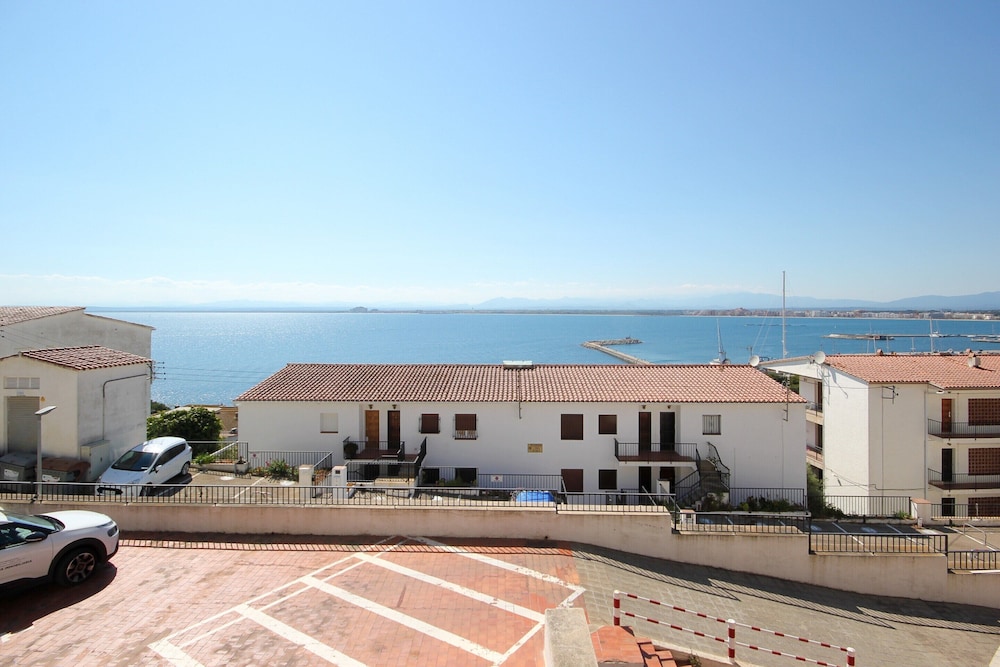 Apartment in Roses Near Beach
