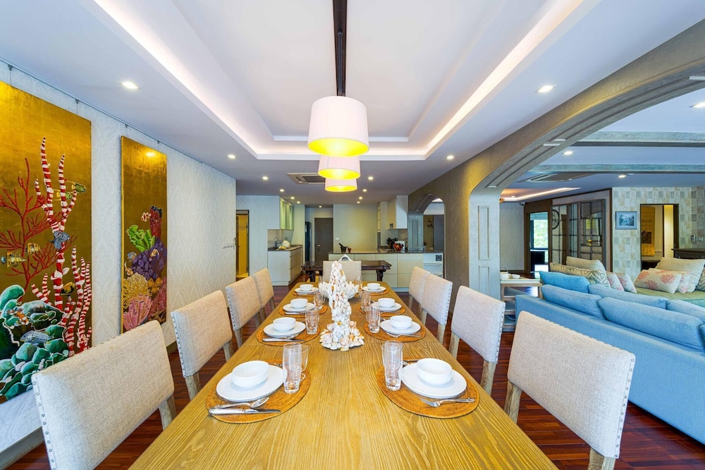 4 Bed Beachfront Condo SP43