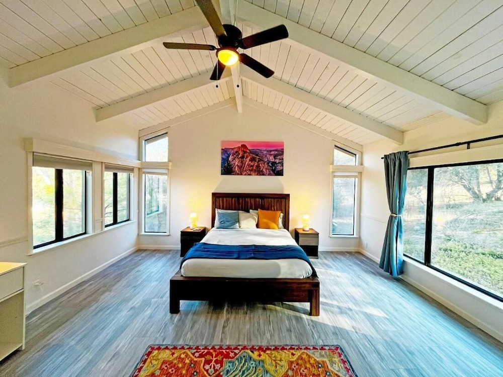 Modern Yosemite Cabin, 15min Bass Lake, Sleeps 8