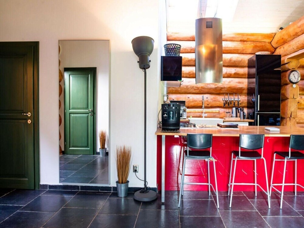 Spacious Holiday Home With Internet