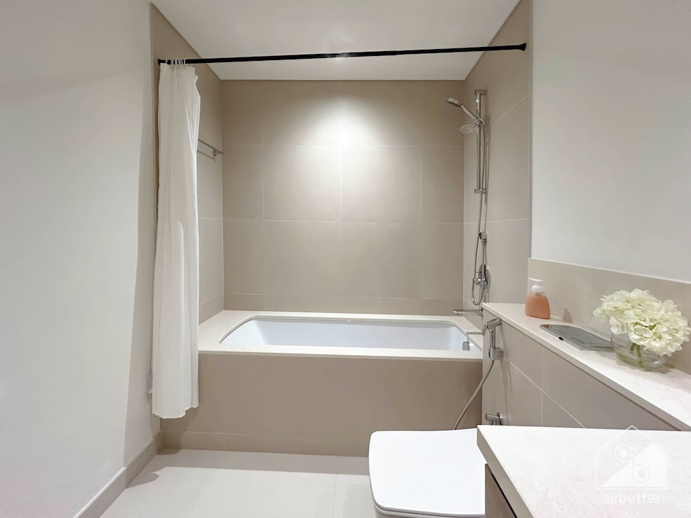 Luxury & Elegance at Burj Crown Downtown