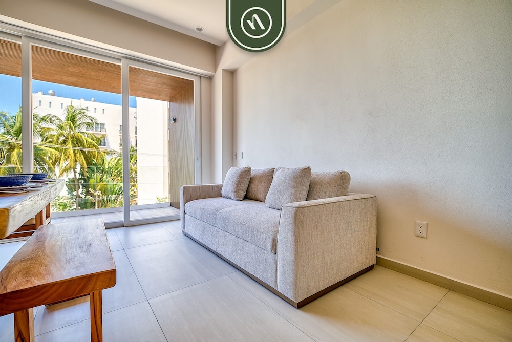 New 1 BR Condo With Amazing Rooftop Pool - Jacuzzi