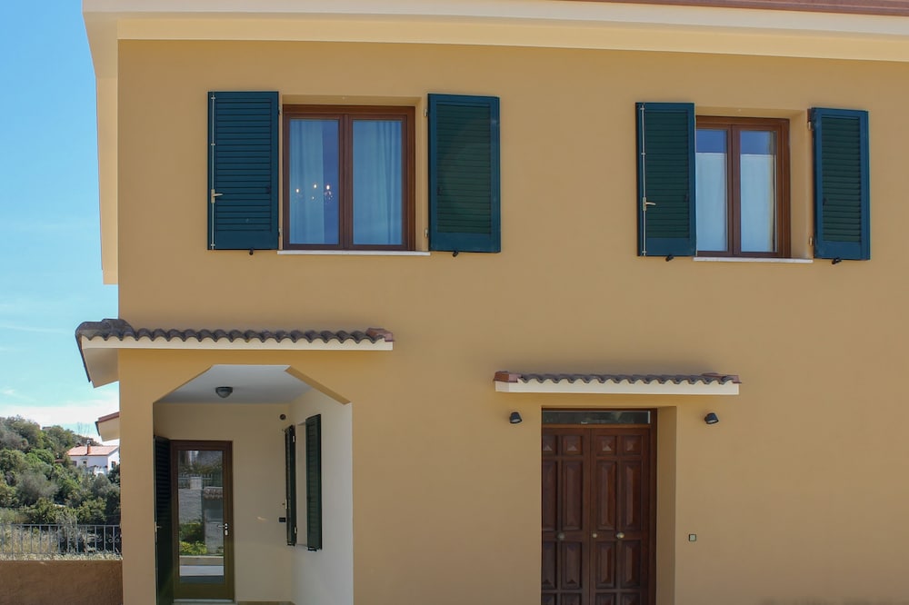Villa Malvasio Pool and Jacuzzi Room Sassari