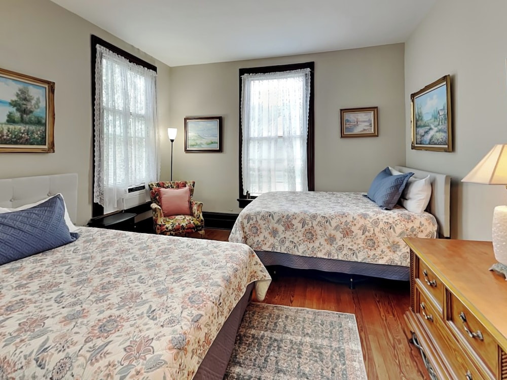 Victorian Rose by Ryson Vacation Rentals