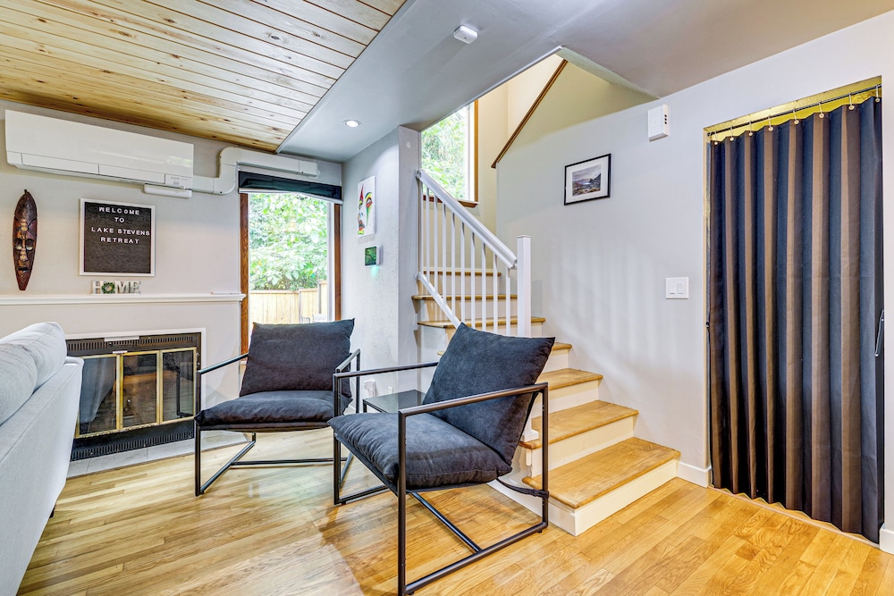 Walk to Lake Stevens: Duplex w/ Fire Pit!